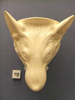 Stirrup_cup,_Walker_Art_Gallery